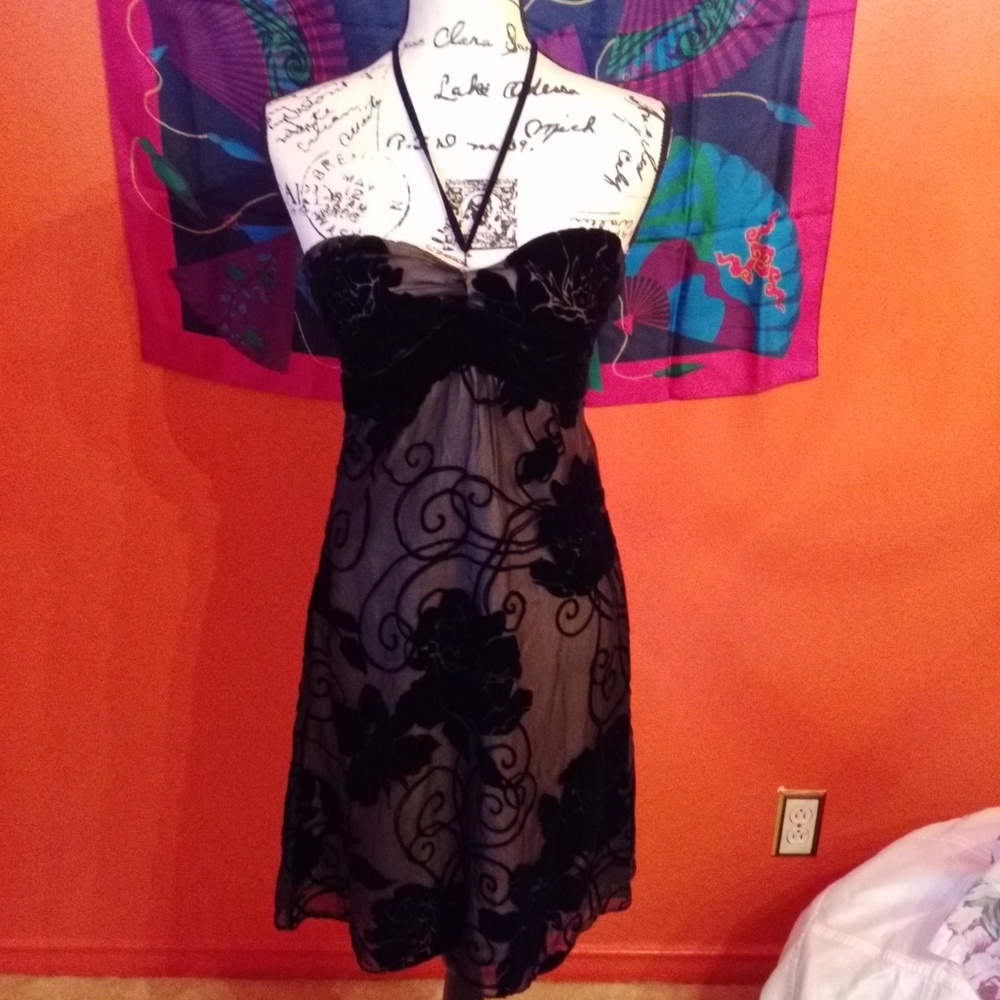 White House and Black evening dress